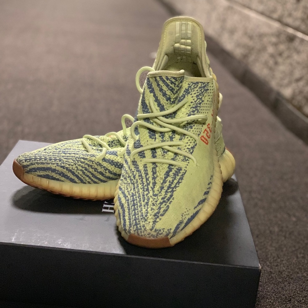 Yeezy boost 350 V2 semi frozen yellow